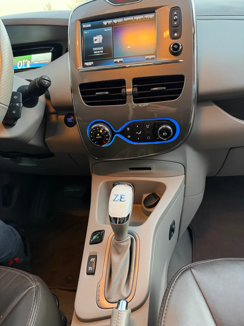 Renault Zoe 41kwh Bose Камера Парктроник Кожа Подгрев , снимка 13 - Автомобили и джипове - 52828740