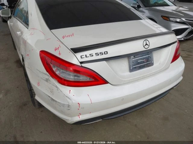 Mercedes-Benz CLS 550 Червена кожа* Подгрев* Harman Kardon* НОЩЕН ТЪРГ, снимка 16 - Автомобили и джипове - 53382739