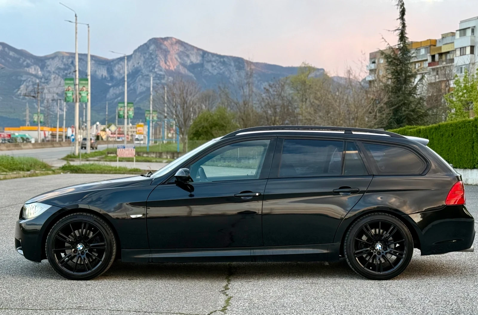 BMW 330 M-PACK* KeylessGO* NAVI*  - изображение 7