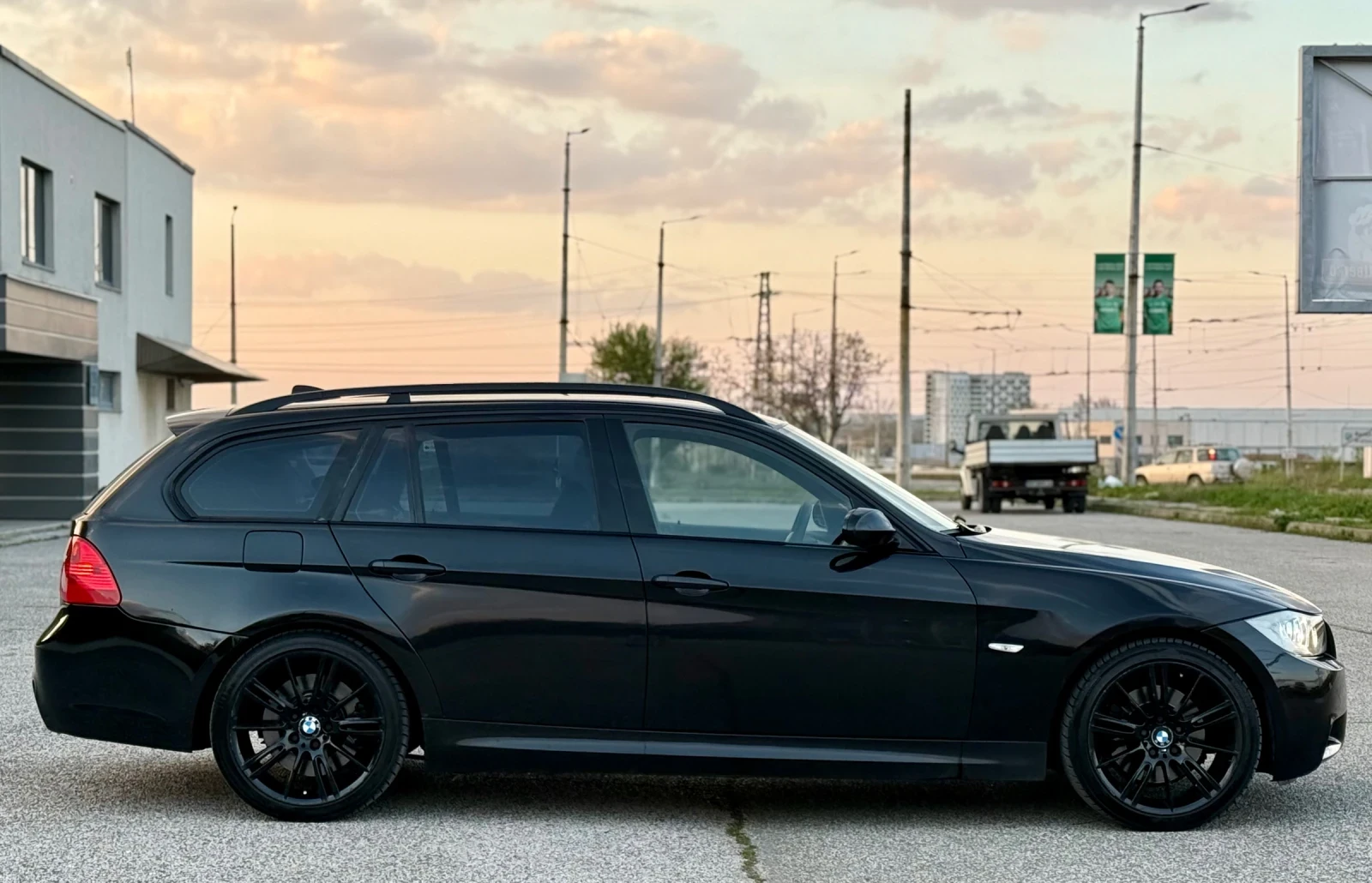 BMW 330 M-PACK* KeylessGO* NAVI*  - изображение 6