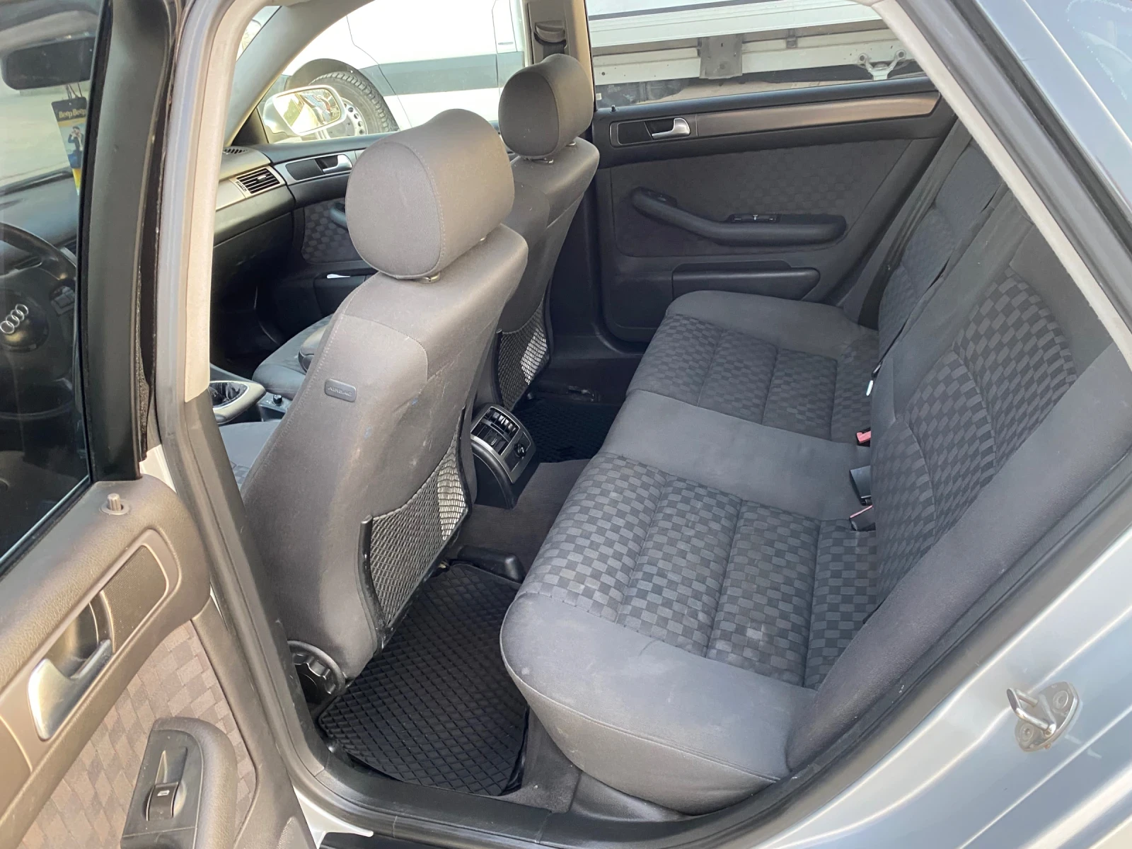Audi A6 1900 - изображение 5
