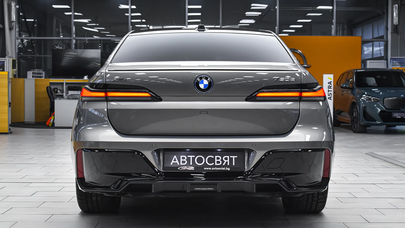 BMW 750 e xDrive M Sport Plug-in Hybrid Sportautomatic - изображение 3