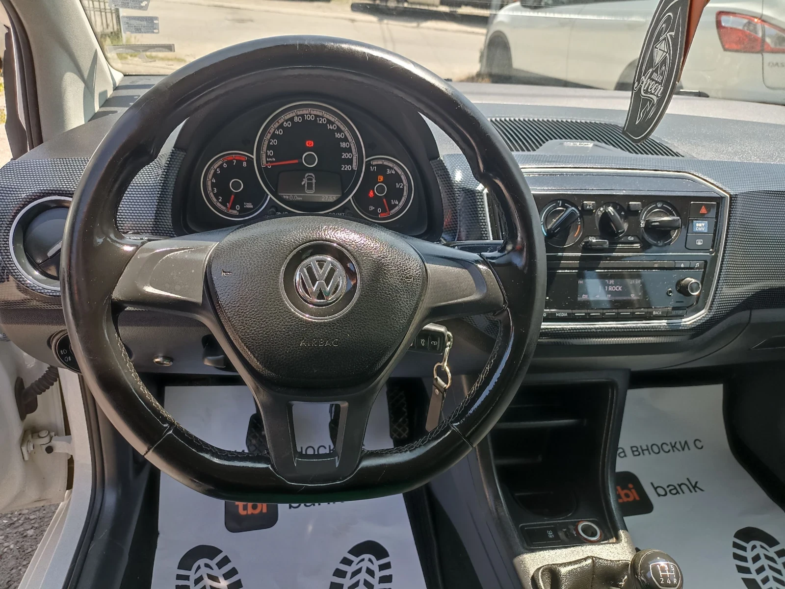 VW Up 1.0i Euro 6b  - изображение 10