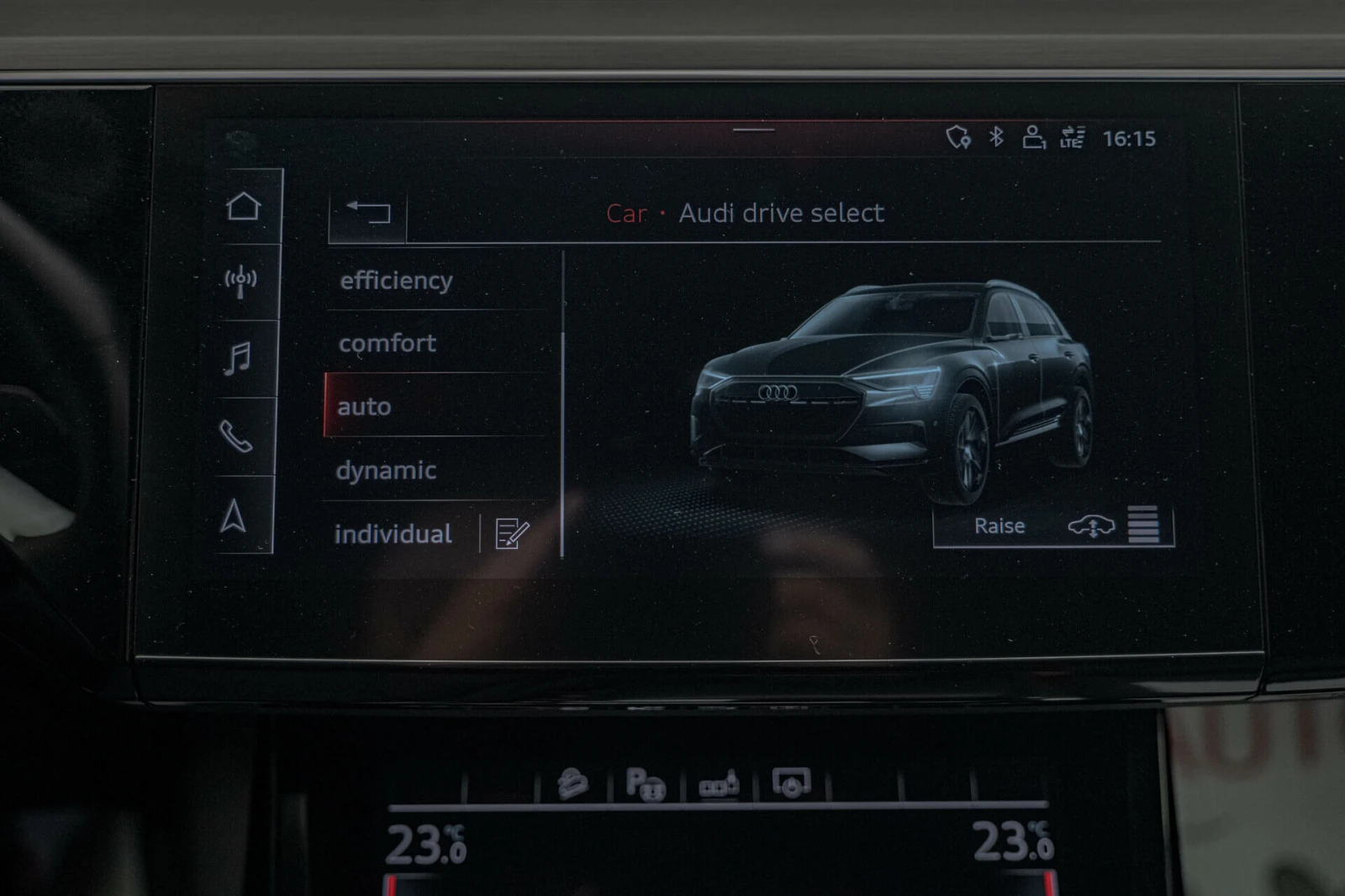 Audi E-Tron 55/95kWh/Quattro/Advance//Distronic/Lane Ass | Mobile.bg   15