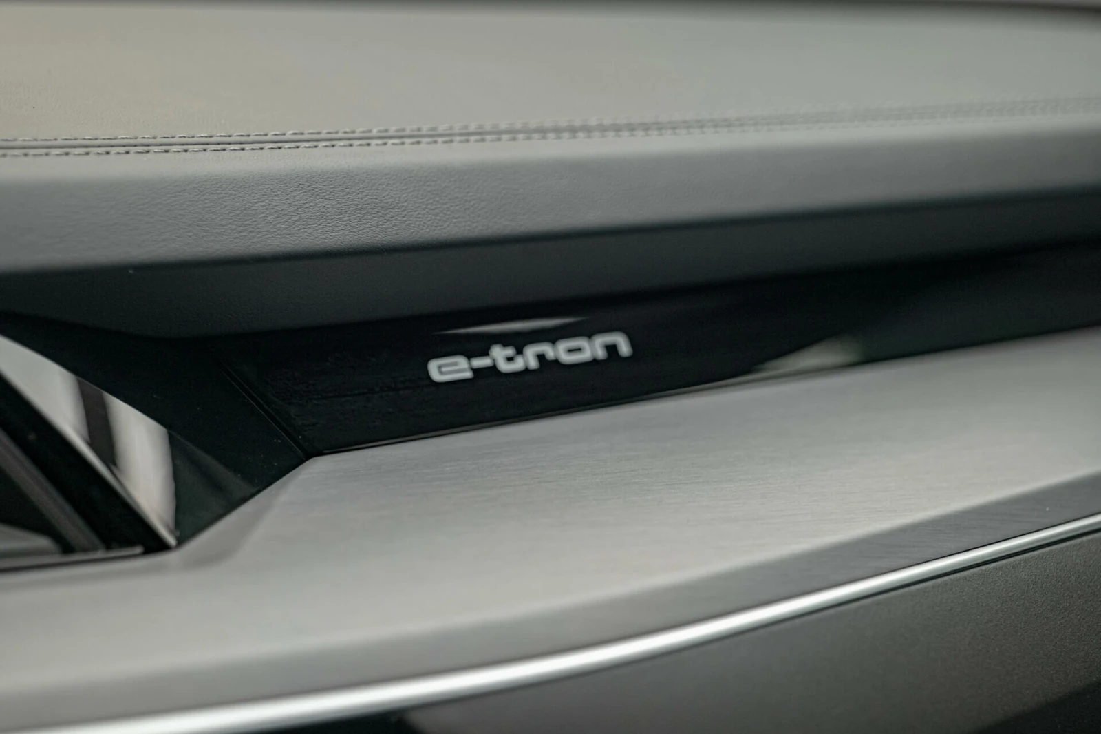 Audi E-Tron 55/95kWh/Quattro/Advance//Distronic/Lane Ass | Mobile.bg   12