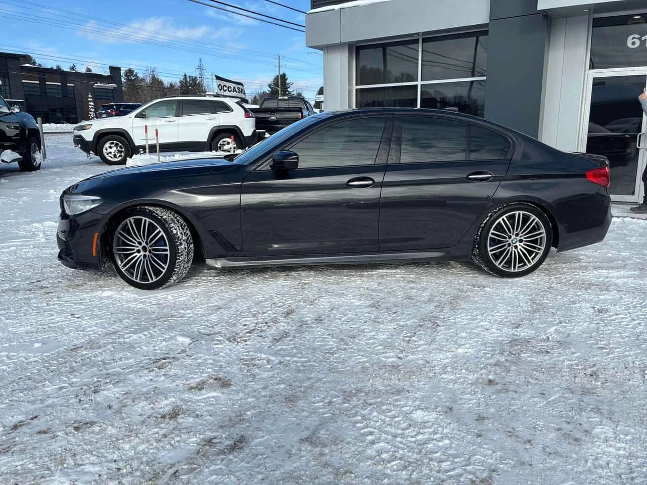 BMW 550 * M550i * ДИСТРОНИК * H/K * ШИБИДАХ * ПОДГРЕВИ - изображение 2