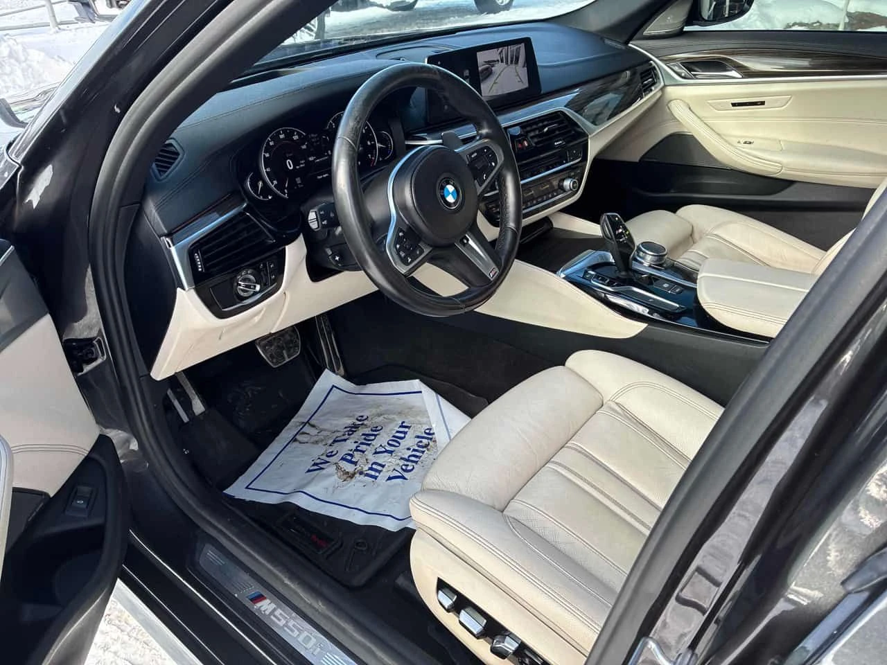 BMW 550 * M550i * ДИСТРОНИК * H/K * ШИБИДАХ * ПОДГРЕВИ - изображение 5