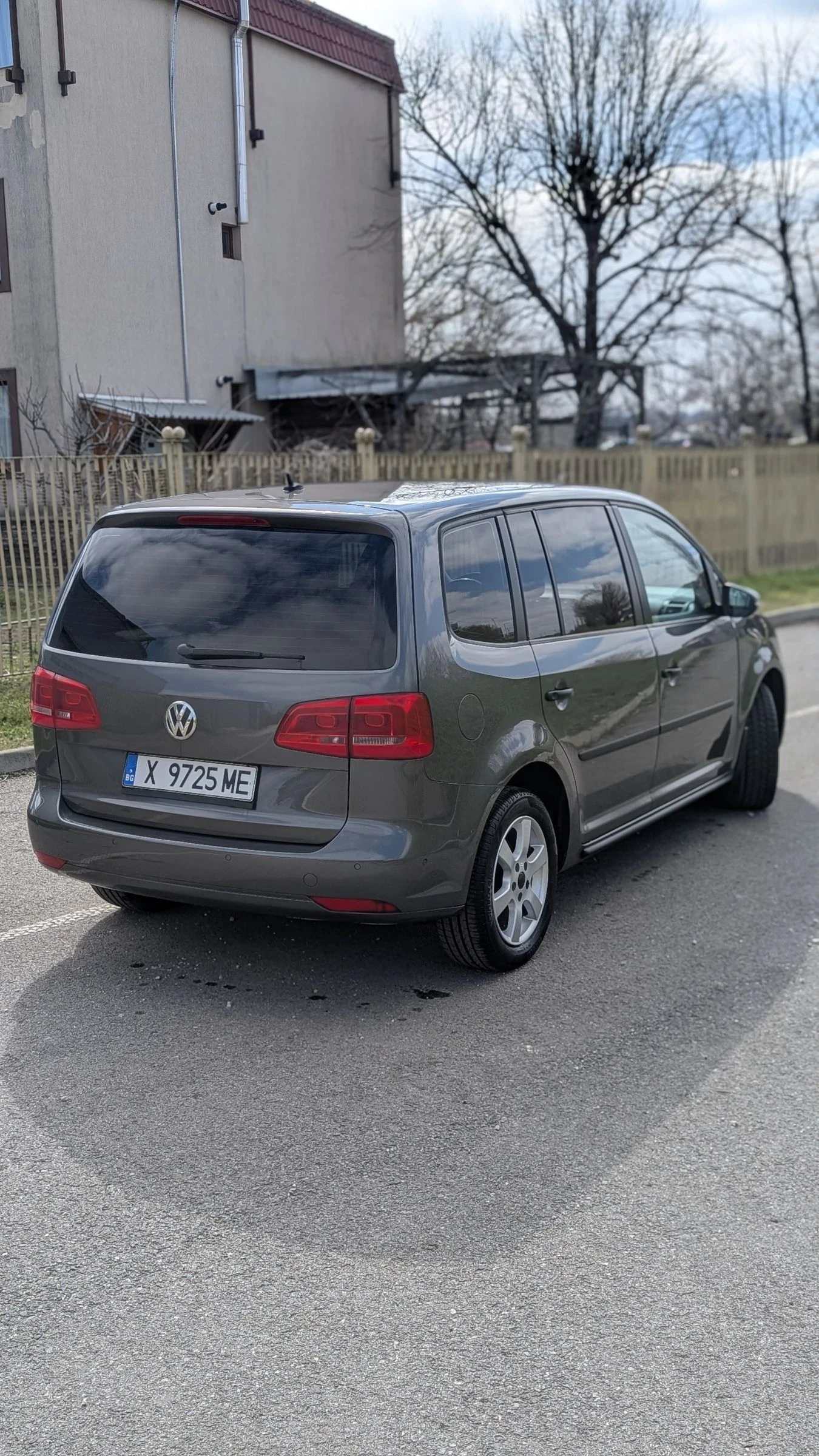 VW Touran 1.6 TDI, снимка 5 - Автомобили и джипове - 53784639