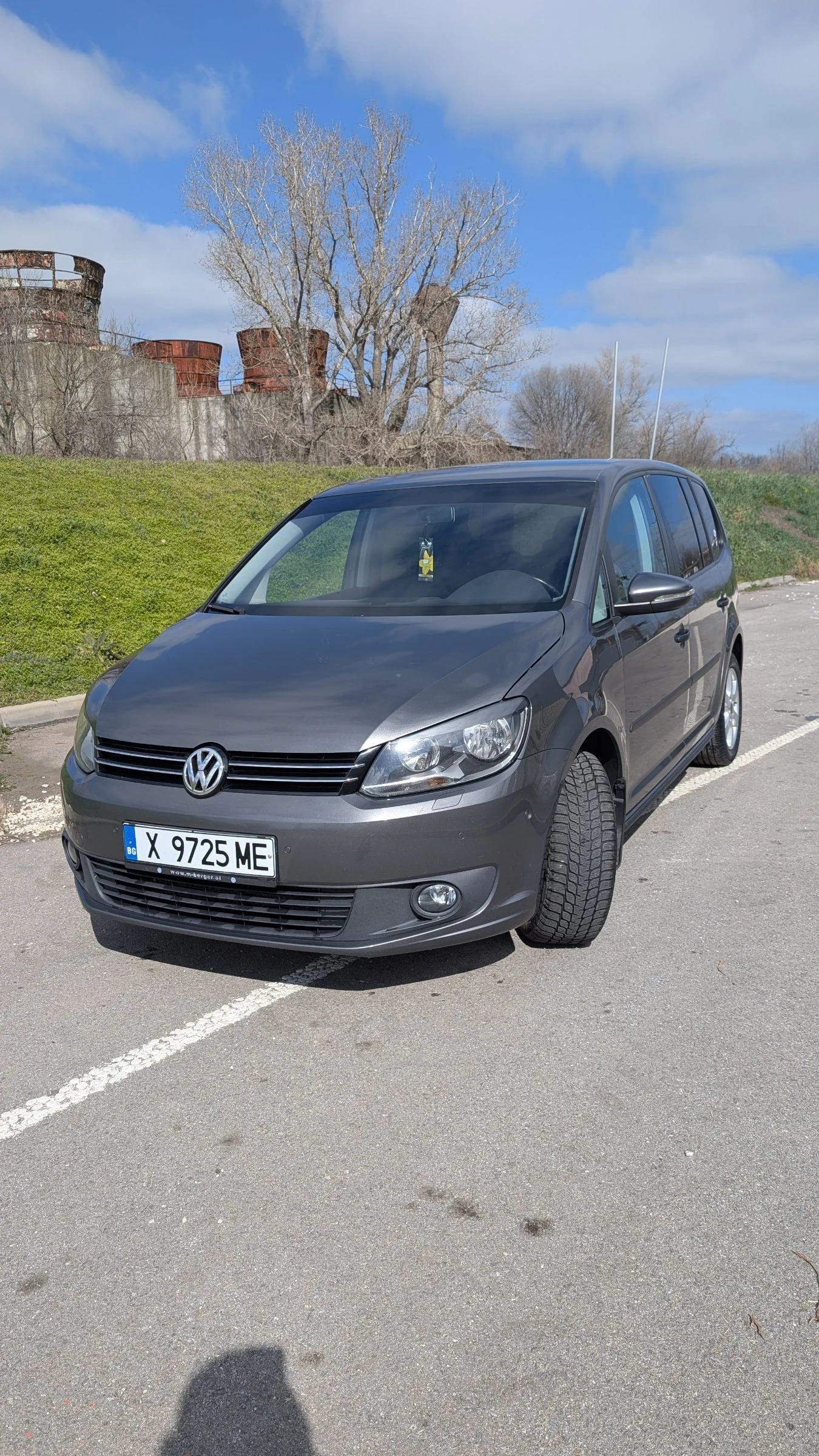 VW Touran 1.6 TDI, снимка 2 - Автомобили и джипове - 53784639