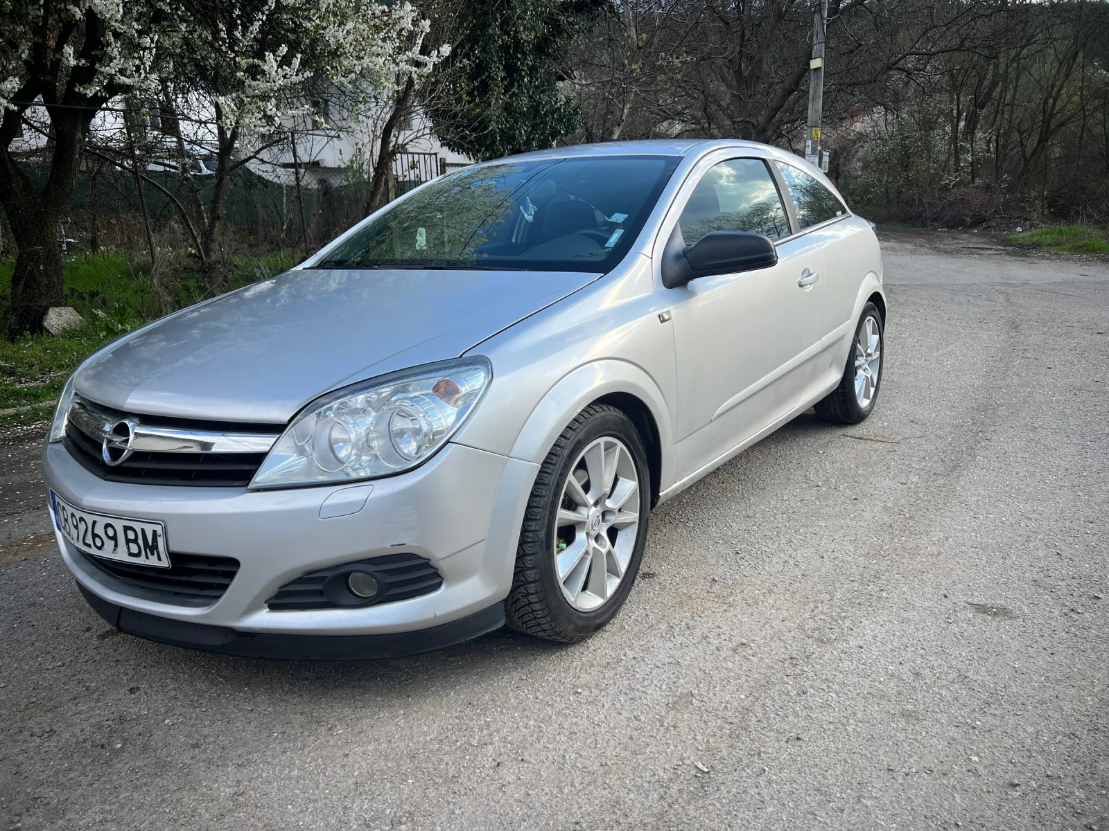 Opel Astra GTC, снимка 2 - Автомобили и джипове - 54158934