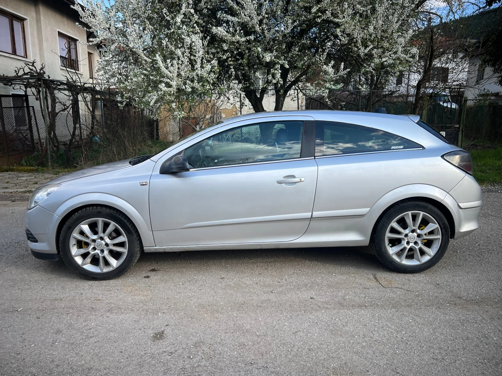 Opel Astra GTC, снимка 4 - Автомобили и джипове - 54158934