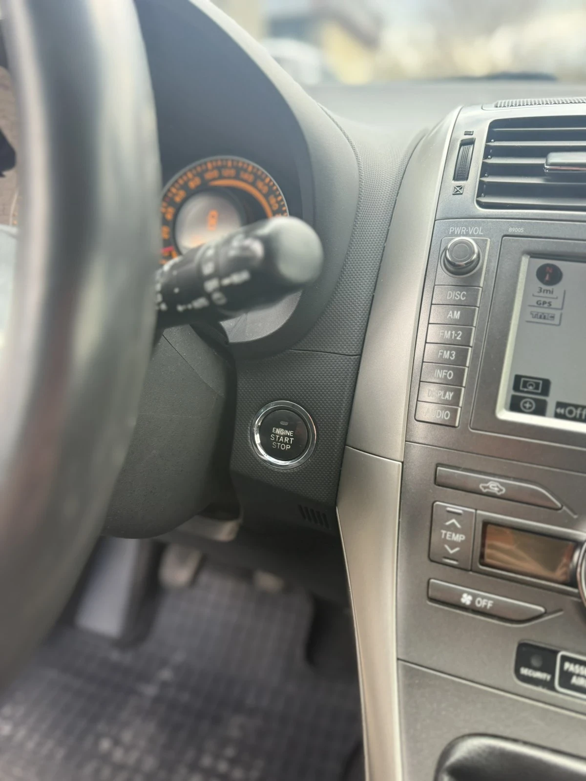 Toyota Auris D4D, снимка 9 - Автомобили и джипове - 54201320