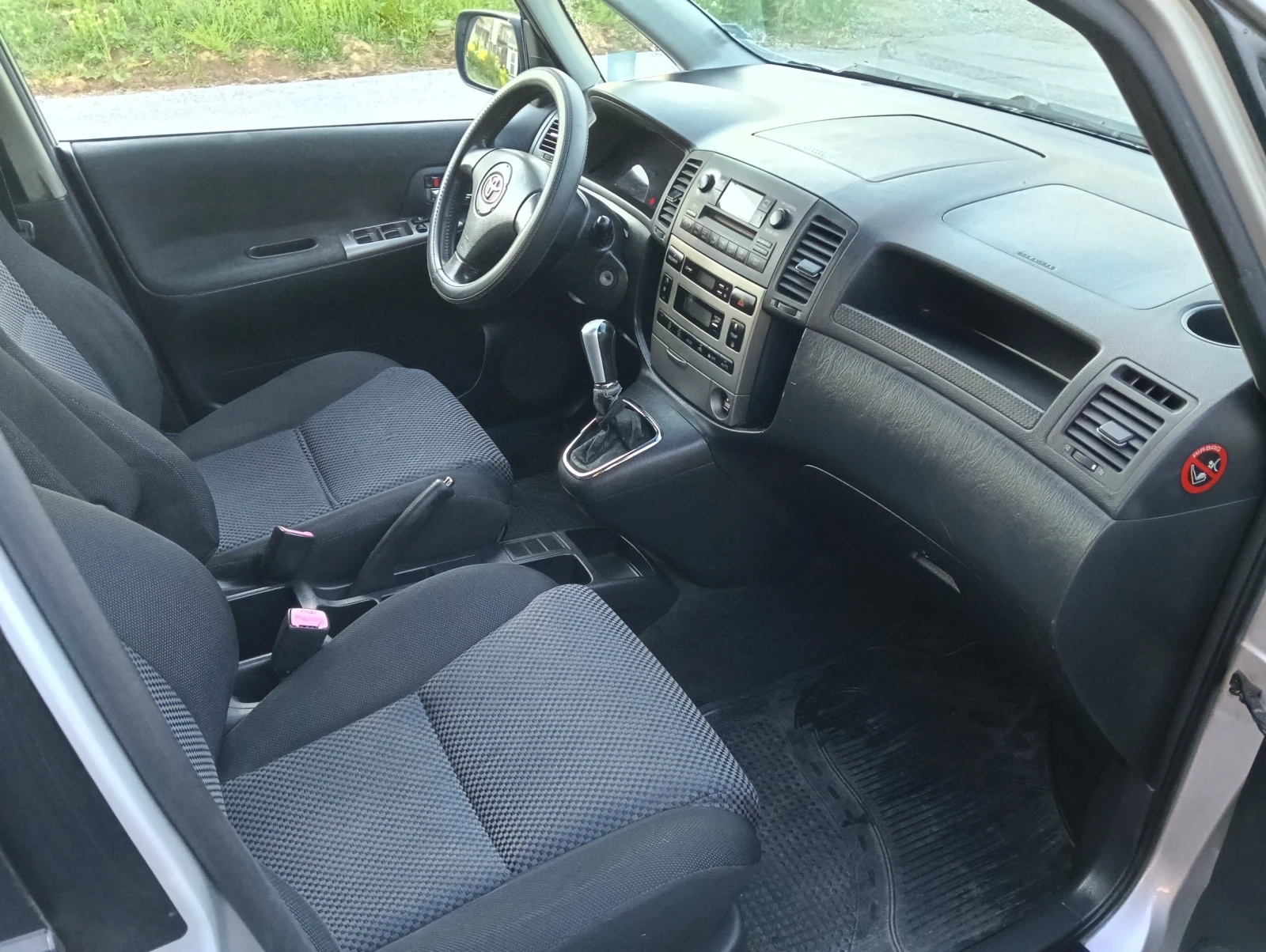 Toyota Corolla verso, снимка 6 - Автомобили и джипове - 54383127