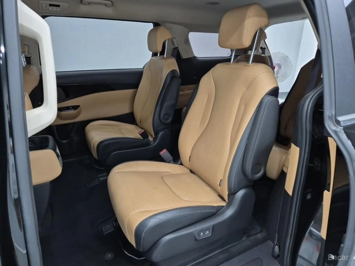Kia Carnival * 9 МЕСТА* KEYLESS* Camera* ПОДГРЕВ* , снимка 14 - Автомобили и джипове - 55623811