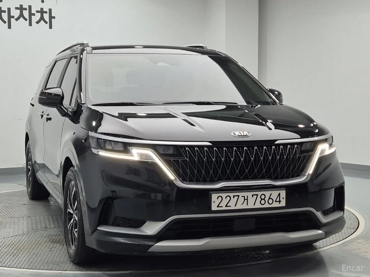 Kia Carnival * 9 МЕСТА* KEYLESS* Camera* ПОДГРЕВ* , снимка 4 - Автомобили и джипове - 55623811
