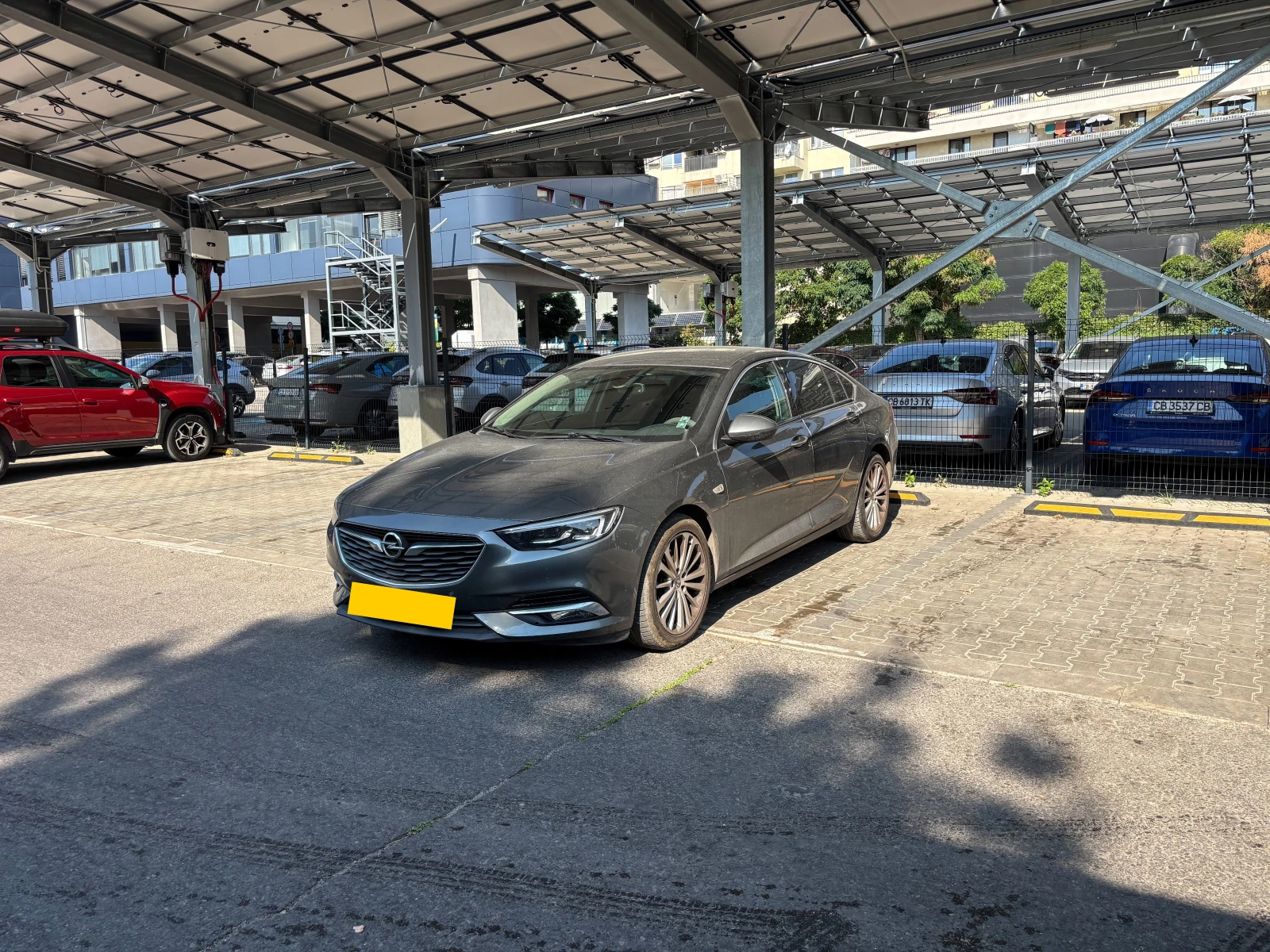 Opel Insignia Grand Sport, снимка 2 - Автомобили и джипове - 55750416