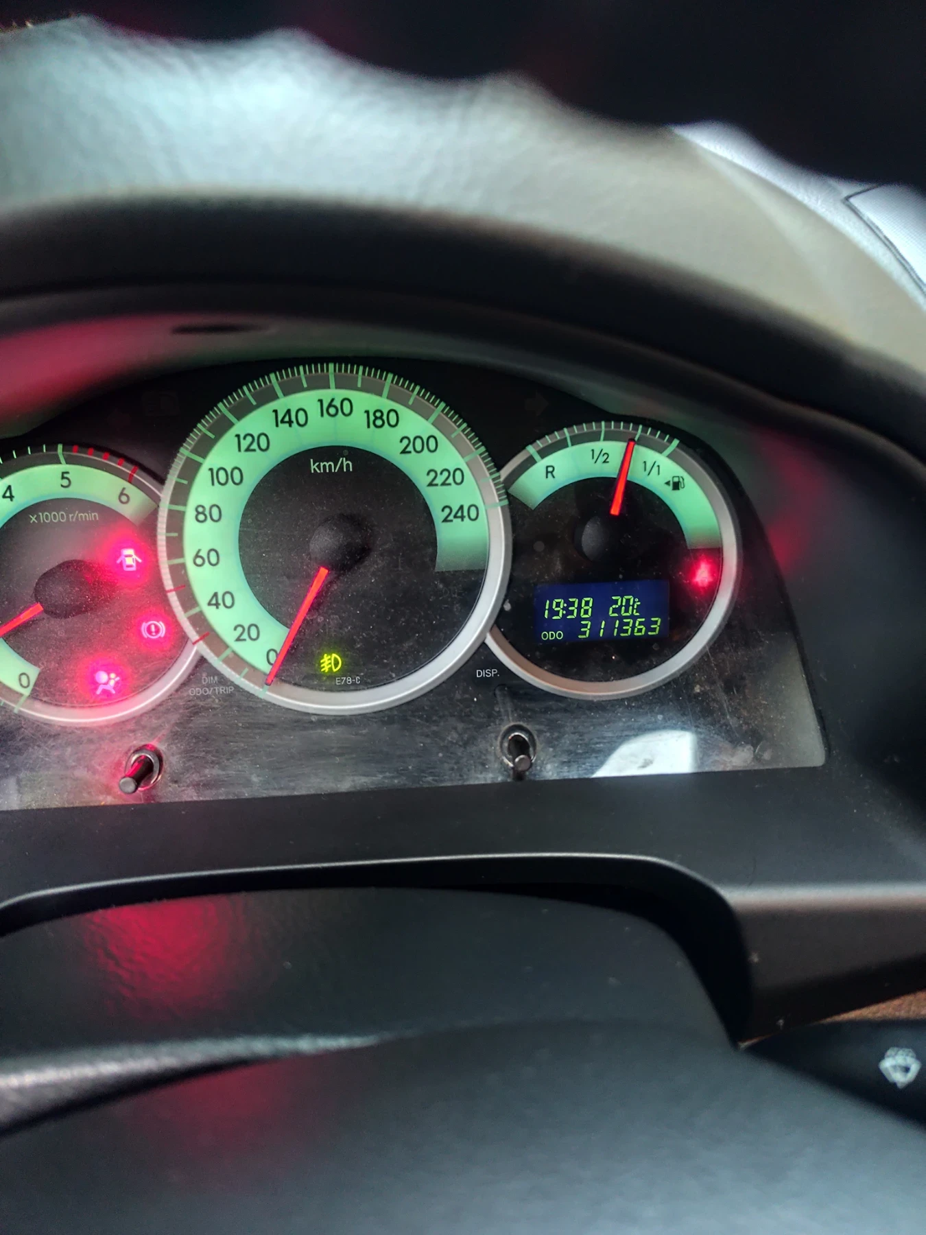 Toyota Corolla verso D4D, снимка 10 - Автомобили и джипове - 55780472