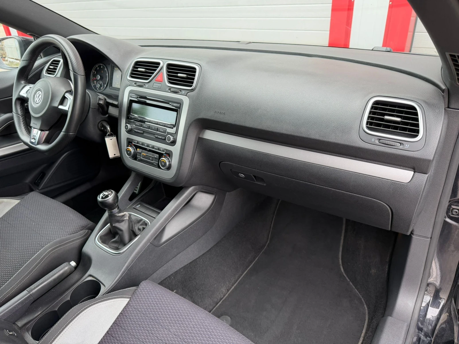 VW Scirocco 1.4I R-LINE KLIMATRONIK 6-SPEED EVRO 5A ЛИЗИНГ!!!, снимка 15 - Автомобили и джипове - 56433264