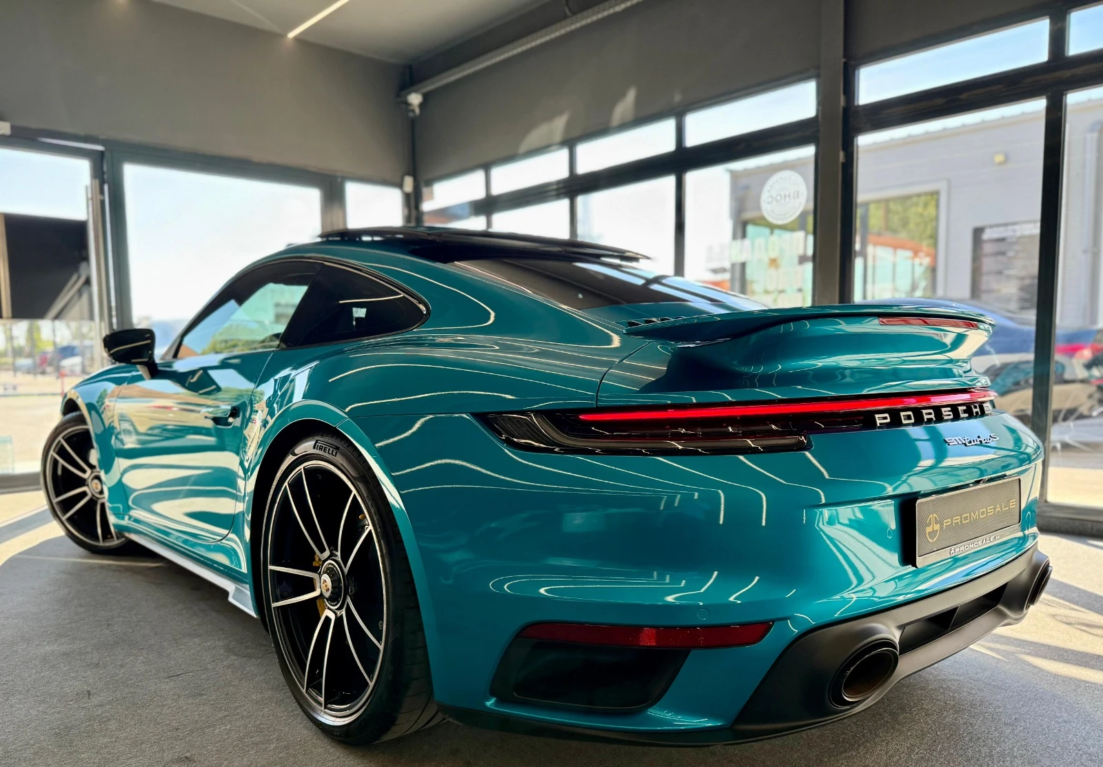 Porsche 911 Turbo S* Ceramic* Burm3D* SportChro* ЛИЗИНГ, снимка 4 - Автомобили и джипове - 56734478