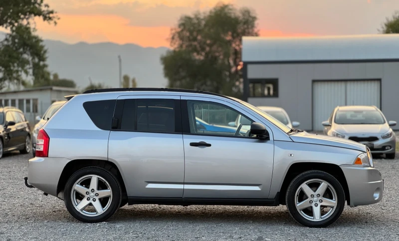 Jeep Compass 2.4i 170к.с * 4х4* * Климатик* , снимка 8 - Автомобили и джипове - 47430881