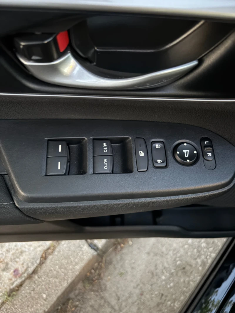 Honda Cr-v Sport 1.5 Turbo 4x4 FULL   65000km !!!, снимка 14 - Автомобили и джипове - 51728302