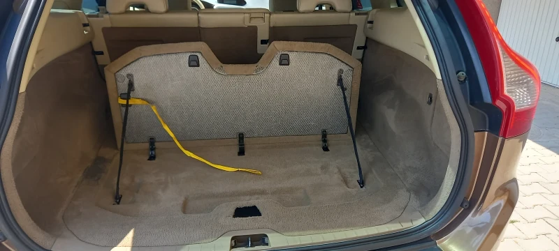 Volvo XC60 2.4cm 205ks AWD 4?4 DIESEL , снимка 10 - Автомобили и джипове - 52619730