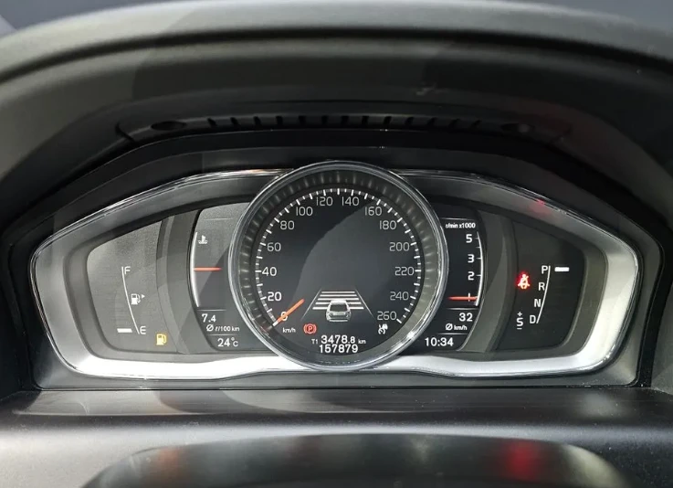 Volvo XC60 2.0 D4 - изображение 8