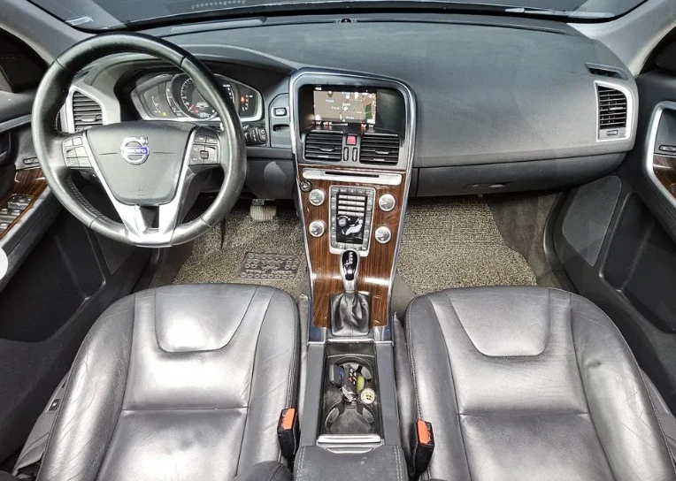 Volvo XC60 2.0 D4 - изображение 7