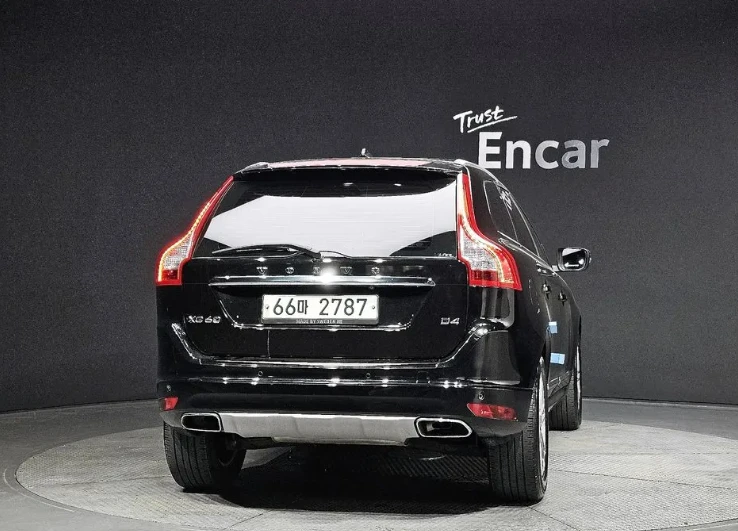 Volvo XC60 2.0 D4 - изображение 4