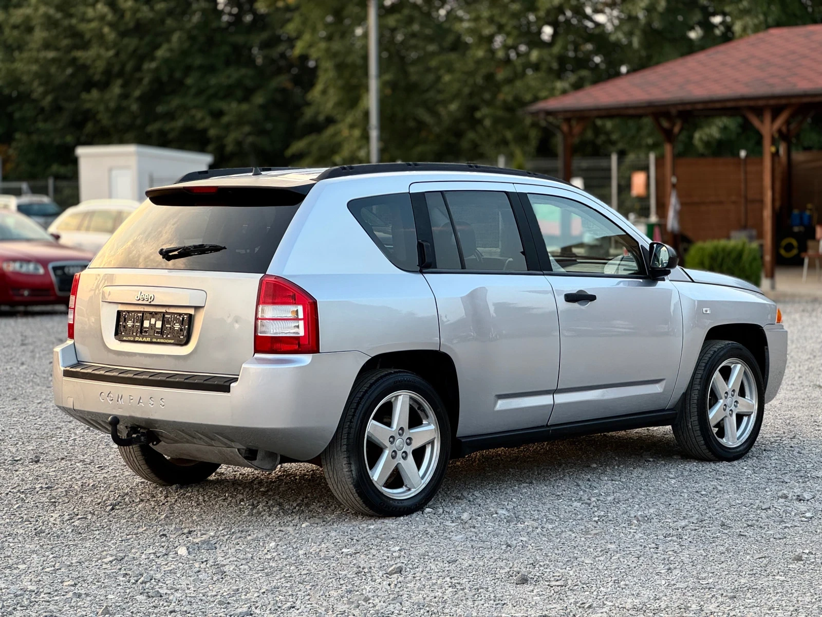 Jeep Compass 2.4i 170к.с * 4х4* * Климатик*  - изображение 6