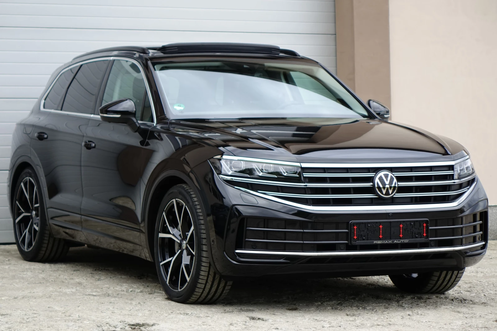 VW Touareg NEW MODEL* ELEGANCE* IQ HD MATRIX LIGHTS* PANO*  - изображение 6