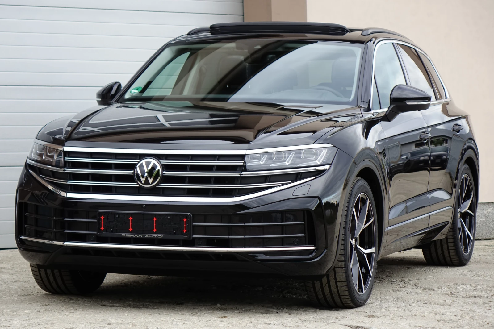 VW Touareg NEW MODEL* ELEGANCE* IQ HD MATRIX LIGHTS* PANO*  - изображение 5