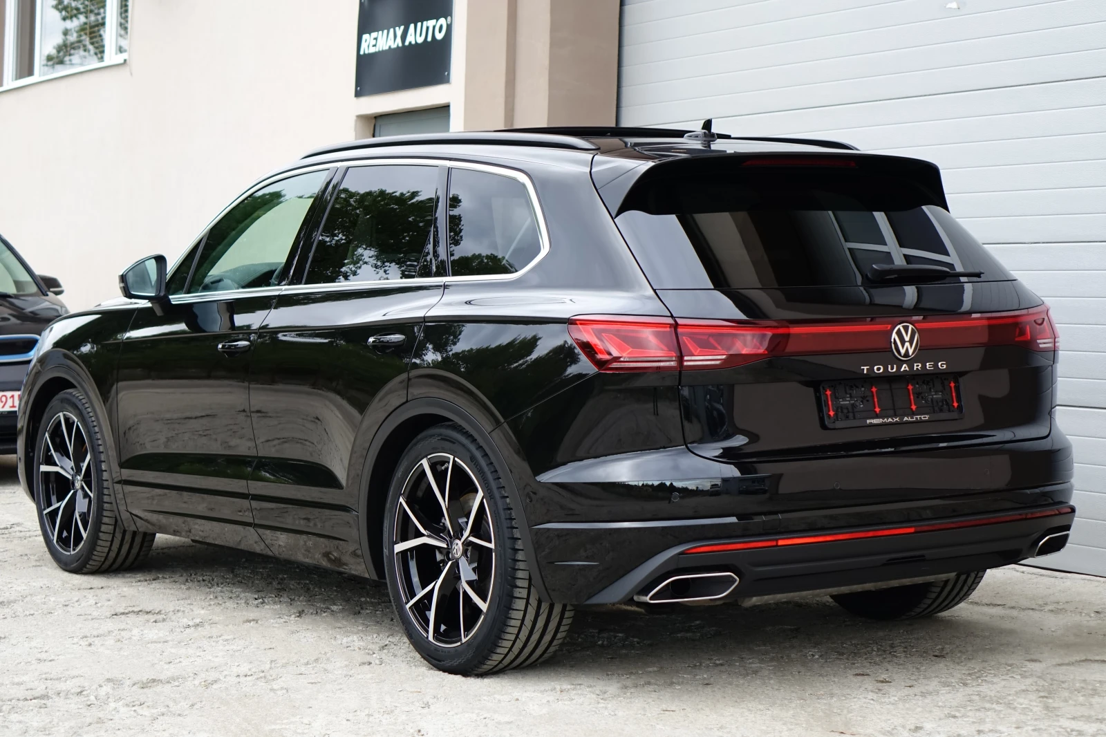 VW Touareg NEW MODEL* ELEGANCE* IQ HD MATRIX LIGHTS* PANO*  - изображение 7