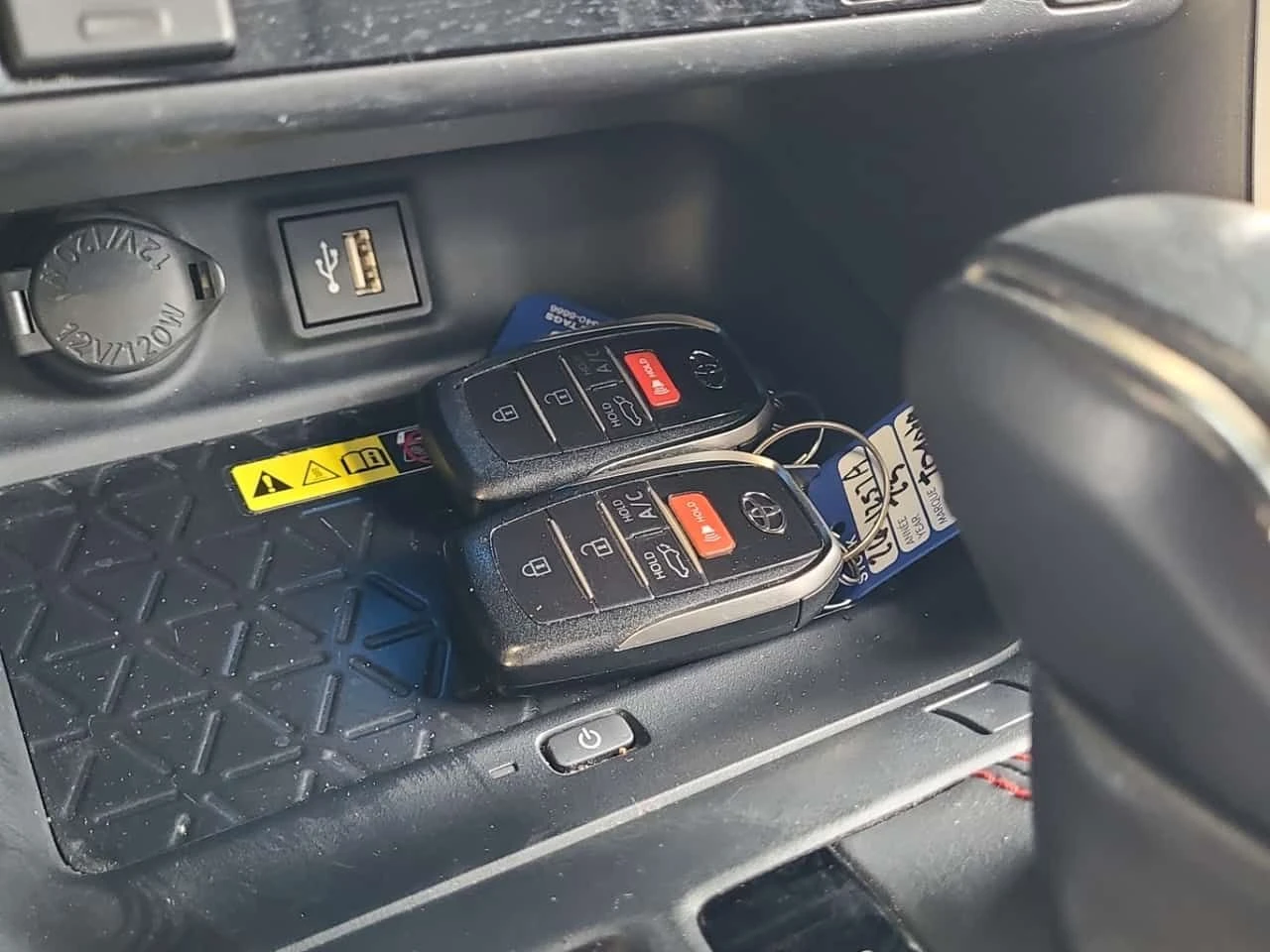 Toyota Rav4 PRIME * PLUG-IN HYBRID * XSE * CARFAX * , снимка 9 - Автомобили и джипове - 55570840