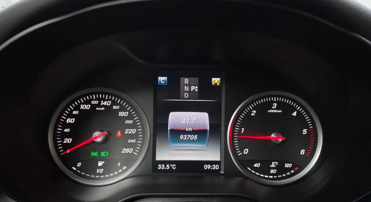 Mercedes-Benz GLC 220 D * AMG * BURMESTER * ПАНОРАМА * БЕЗ ИНЦИДЕНТИ * , снимка 7 - Автомобили и джипове - 55752511