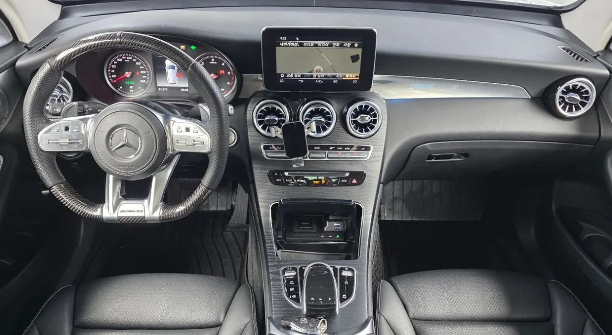 Mercedes-Benz GLC 220 D * AMG * BURMESTER * ПАНОРАМА * БЕЗ ИНЦИДЕНТИ * , снимка 9 - Автомобили и джипове - 55752511