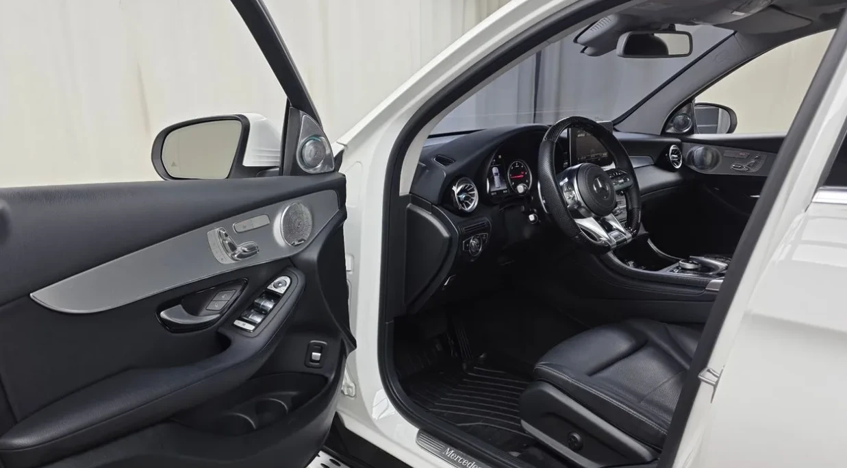 Mercedes-Benz GLC 220 D * AMG * BURMESTER * ПАНОРАМА * БЕЗ ИНЦИДЕНТИ * , снимка 5 - Автомобили и джипове - 55752511