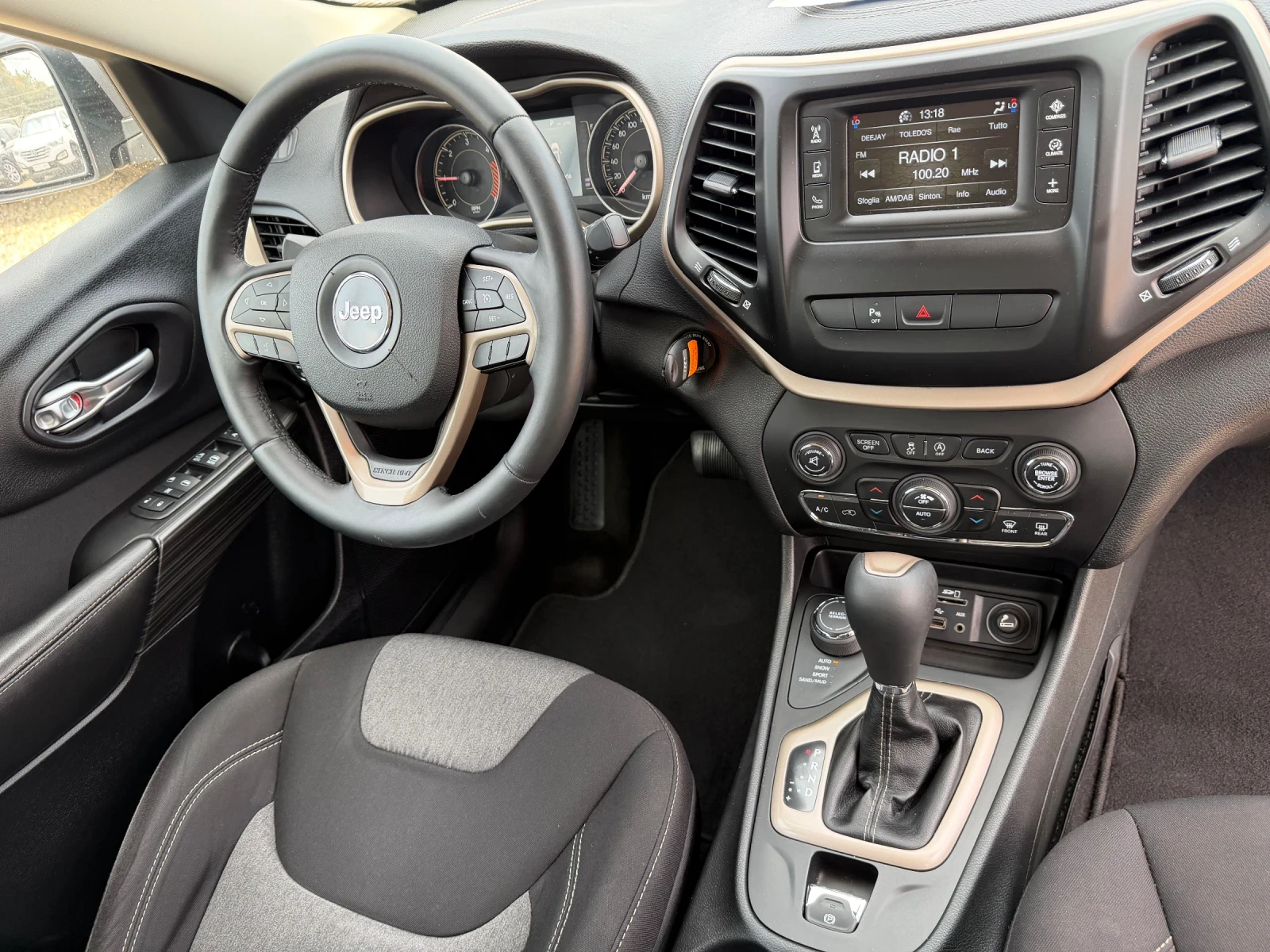 Jeep Cherokee 2.0 4x4 100%РЕАЛЕН ПРОБЕГ ЛИЗИНГ ВИДЕО, снимка 14 - Автомобили и джипове - 55944715