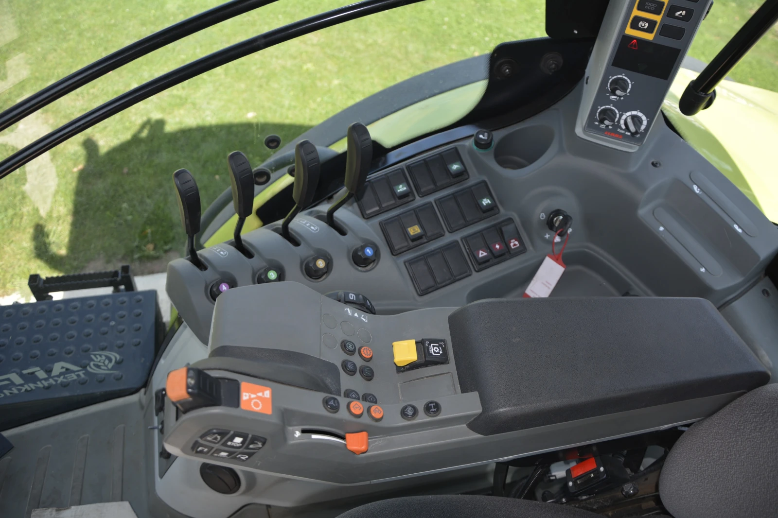 Трактор Claas AXION 850 - изображение 10