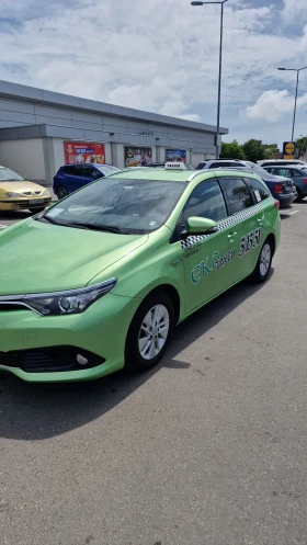 Обява за продажба на Toyota Auris Hybrid Газ ~23 500 лв. - изображение 1