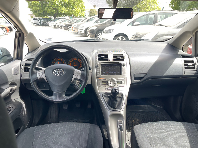 Toyota Auris, снимка 10 - Автомобили и джипове - 45434057