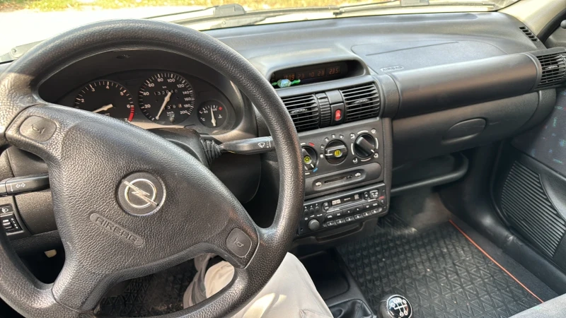 Opel Corsa 1.2, снимка 3 - Автомобили и джипове - 49238570