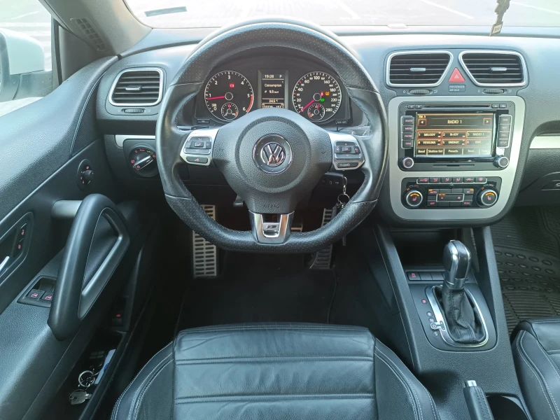 VW Scirocco 2.0TDI 200к.с.R-LINE.NAVI .AVTOMAT .TOP, снимка 14 - Автомобили и джипове - 51409691