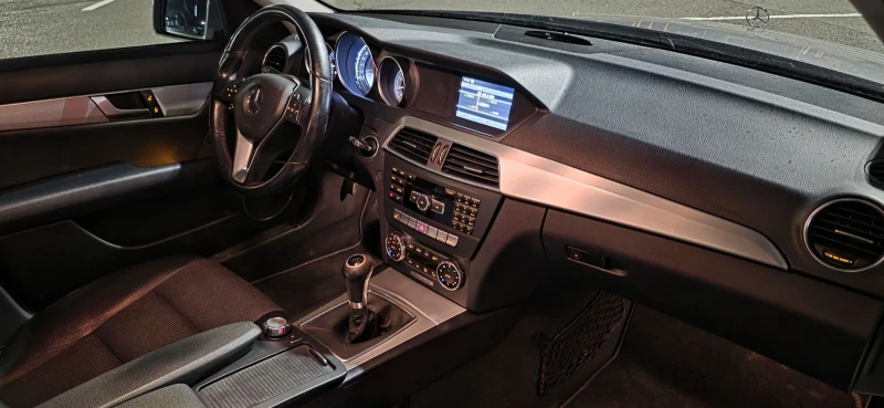 Mercedes-Benz C 200 Avantgarde , снимка 11 - Автомобили и джипове - 52675253