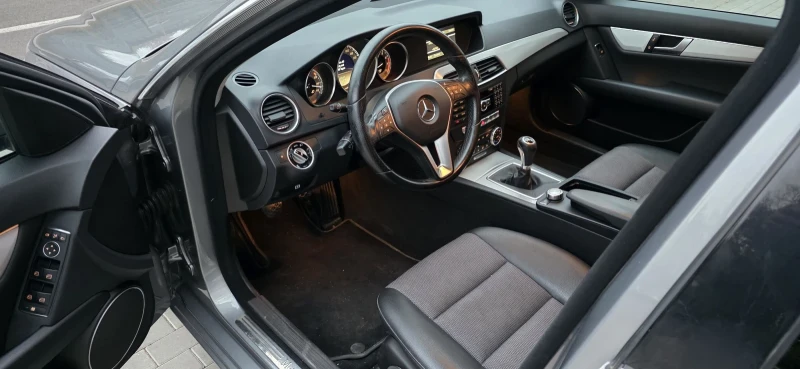 Mercedes-Benz C 200 Avantgarde , снимка 9 - Автомобили и джипове - 52588837