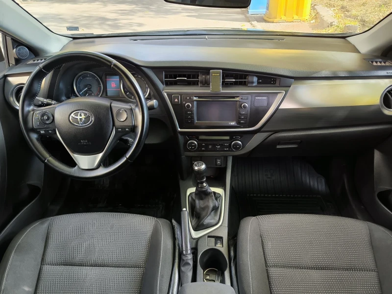 Toyota Auris 2.0. D4D, снимка 5 - Автомобили и джипове - 52025770