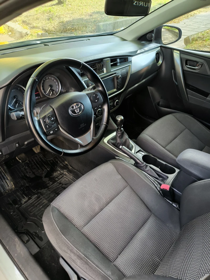Toyota Auris 2.0. D4D, снимка 13 - Автомобили и джипове - 52025770