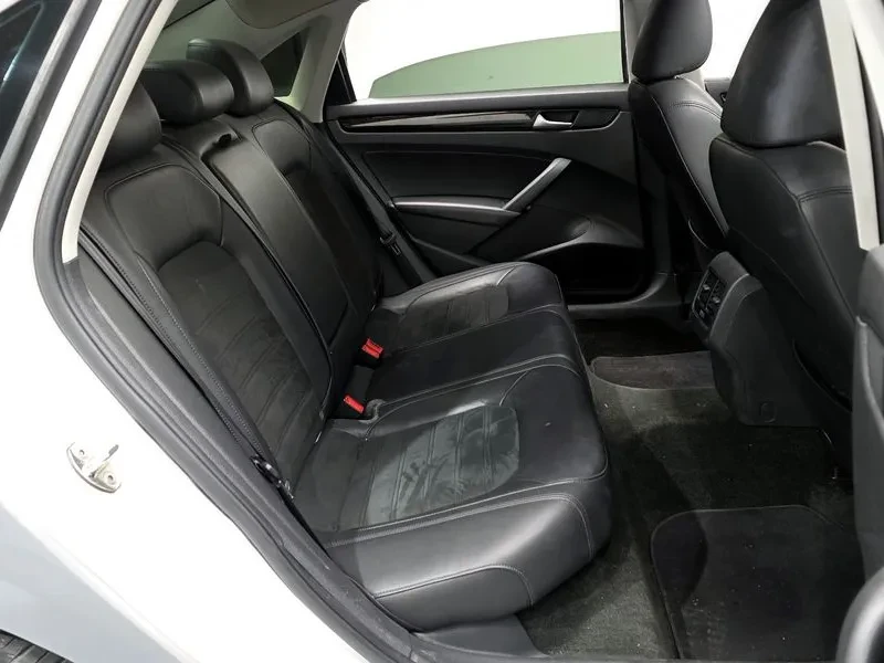 VW Passat 2.0 Tdi B7, снимка 12 - Автомобили и джипове - 53414620