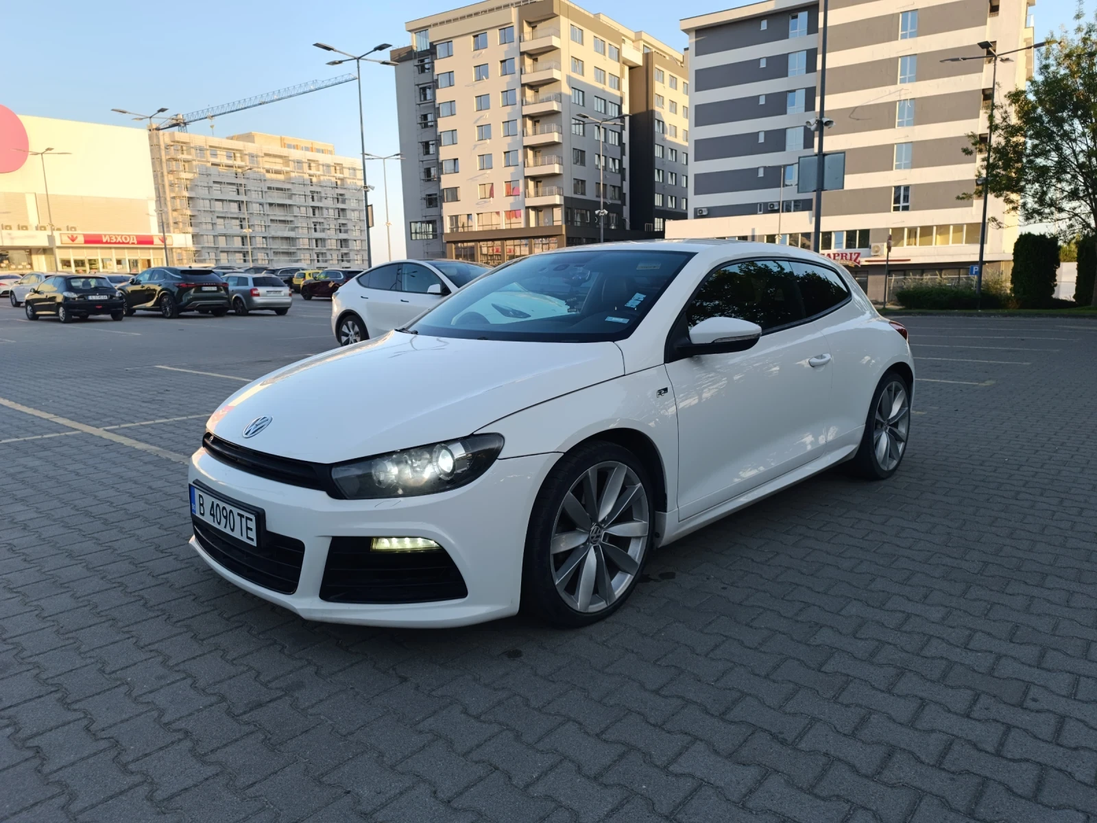 VW Scirocco 2.0TDI 200к.с.R-LINE.NAVI .AVTOMAT .TOP, снимка 1