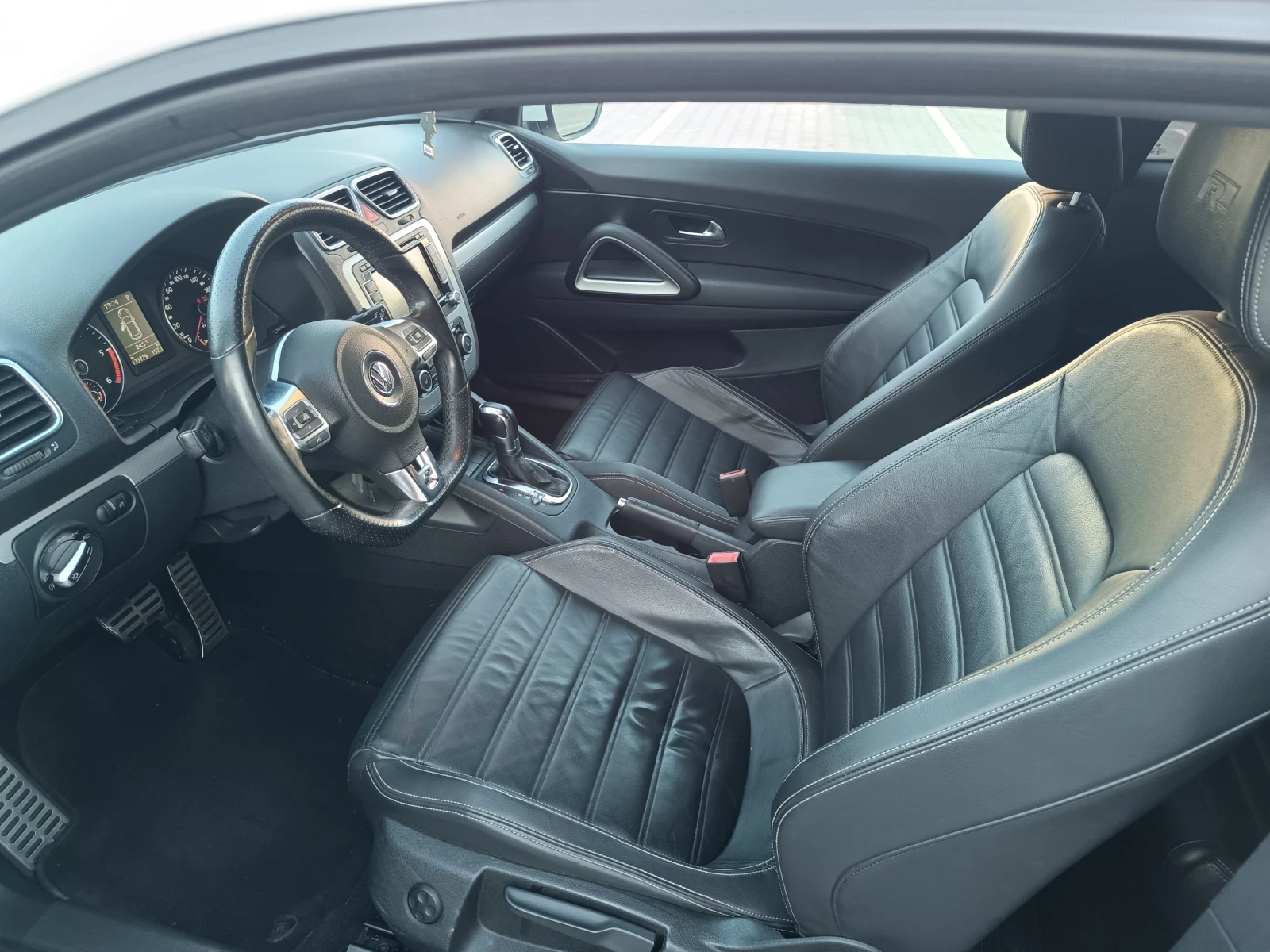 VW Scirocco 2.0TDI 200к.с.R-LINE.NAVI .AVTOMAT .TOP - изображение 10
